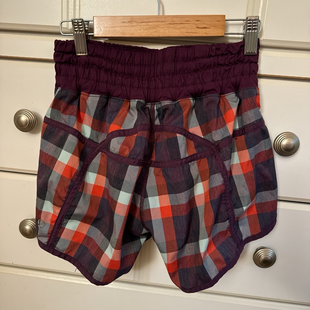 Size 4 lululemon tracker shorts